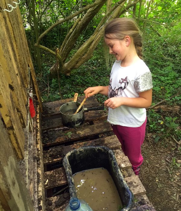 mud-kitchen